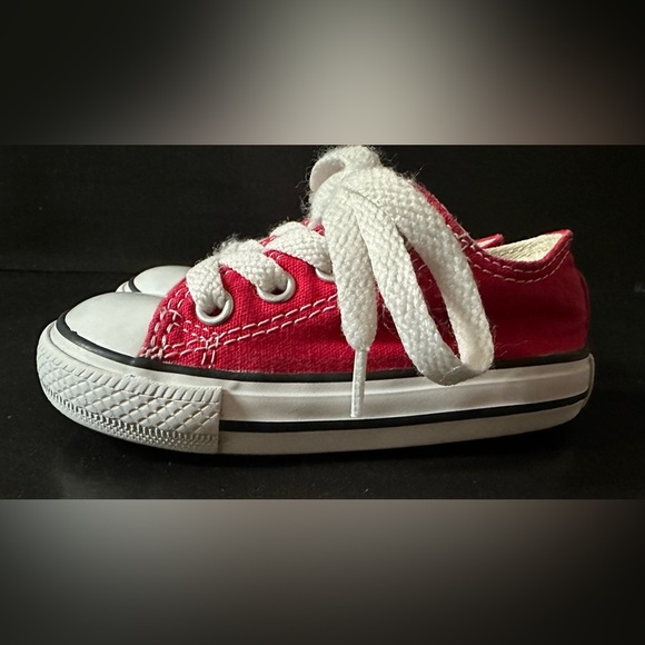 Converse All Star Red & White Size 5.
Kids / Toddler / Baby - Picture 2 of 14